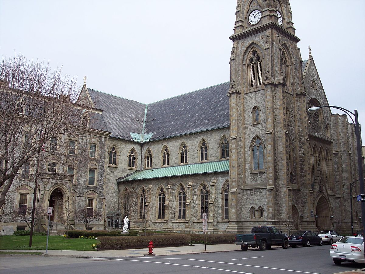 Nueva York demandó a una diócesis por permitir múltiples abusos sexuales a menores