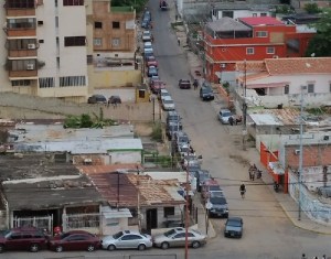 Usuarios en Maracaibo llevan más de tres días esperando por la gasolina #28Nov (FOTO)