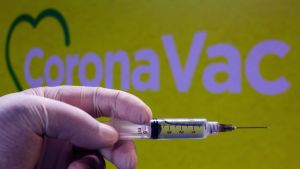 Brasil recibe de China primer lote con 120 mil dosis de CoronaVac