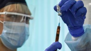Bolivia firma contrato para la compra de 5,2 millones de dosis de la vacuna rusa contra el coronavirus