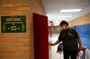 Michigan y Washington imponen severas restricciones a medida que aumentan las infecciones por Covid-19