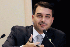 Fiscalía de Brasil denuncia al hijo mayor de Jair Bolsonaro por corrupción