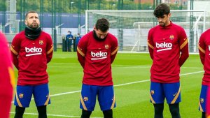Leo Messi mostró su dolor por la muerte de Maradona en el minuto de silencio del Barcelona