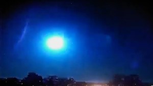 Captaron el momento exacto en que un meteorito explotó sobre el cielo de Brasil (Video)