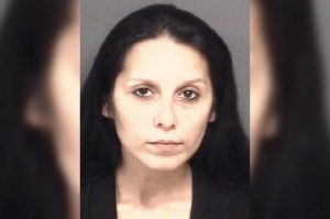 La arrestaron por arrancarle las uñas de manos y pies a su bebé en Carolina del Norte