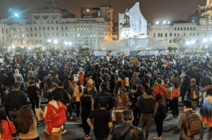 Peruanos manifestaron contra el “presidente” Merino y pidieron el regreso de Vizcarra
