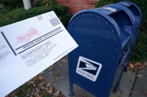 Miles de neoyorquinos podrán arreglar las papeletas de votación por correo defectuosas