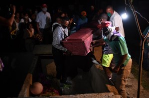 El doloroso adiós a los migrantes venezolanos que naufragaron rumbo a Trinidad y Tobago (Fotos)