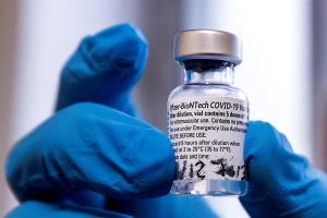 Cerca de 370 mil dosis de la vacuna Pfizer contra el coronavirus aterrizan en cinco ciudades de España