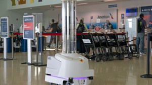 Aeropuerto de Key West presentó un robot de desinfección ultravioleta para combatir el Covid-19