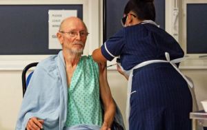 El conmovedor testimonio del hombre de 91 años que recibió la vacuna contra el Covid-19 (Video)