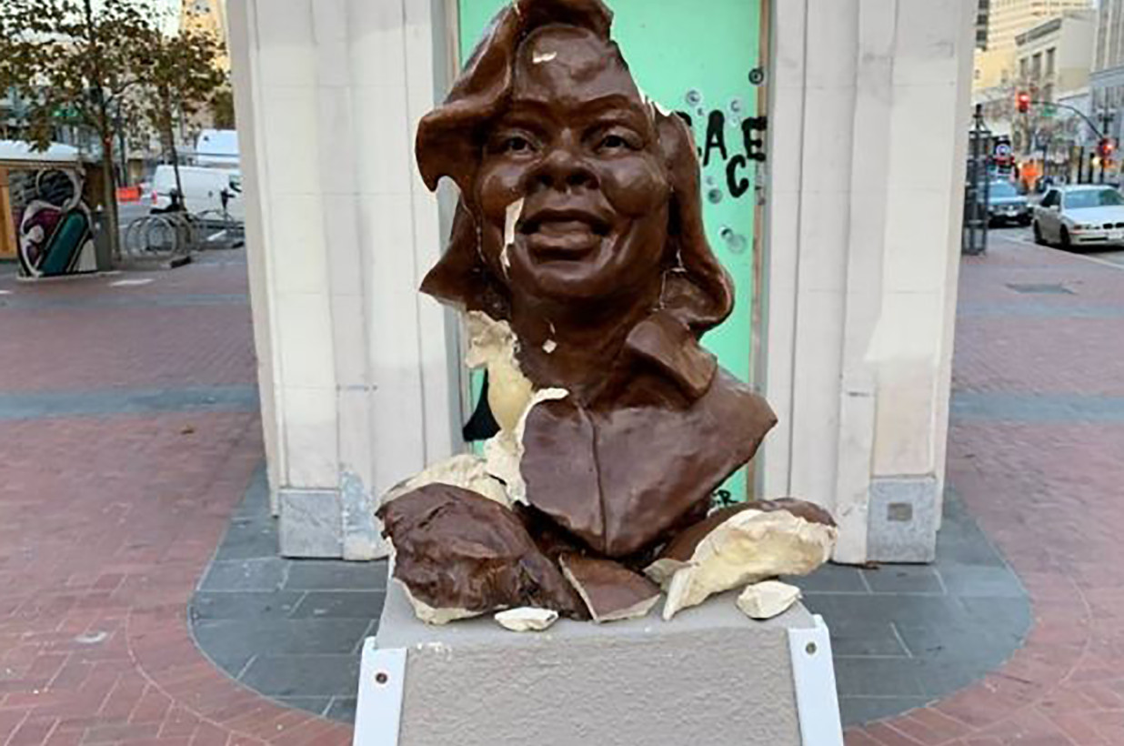 Escultura de Breonna Taylor destrozada por vándalos en California