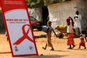 Con sabor a fresas: Bebés en África recibirán primeros fármacos pediátricos contra VIH en 2021
