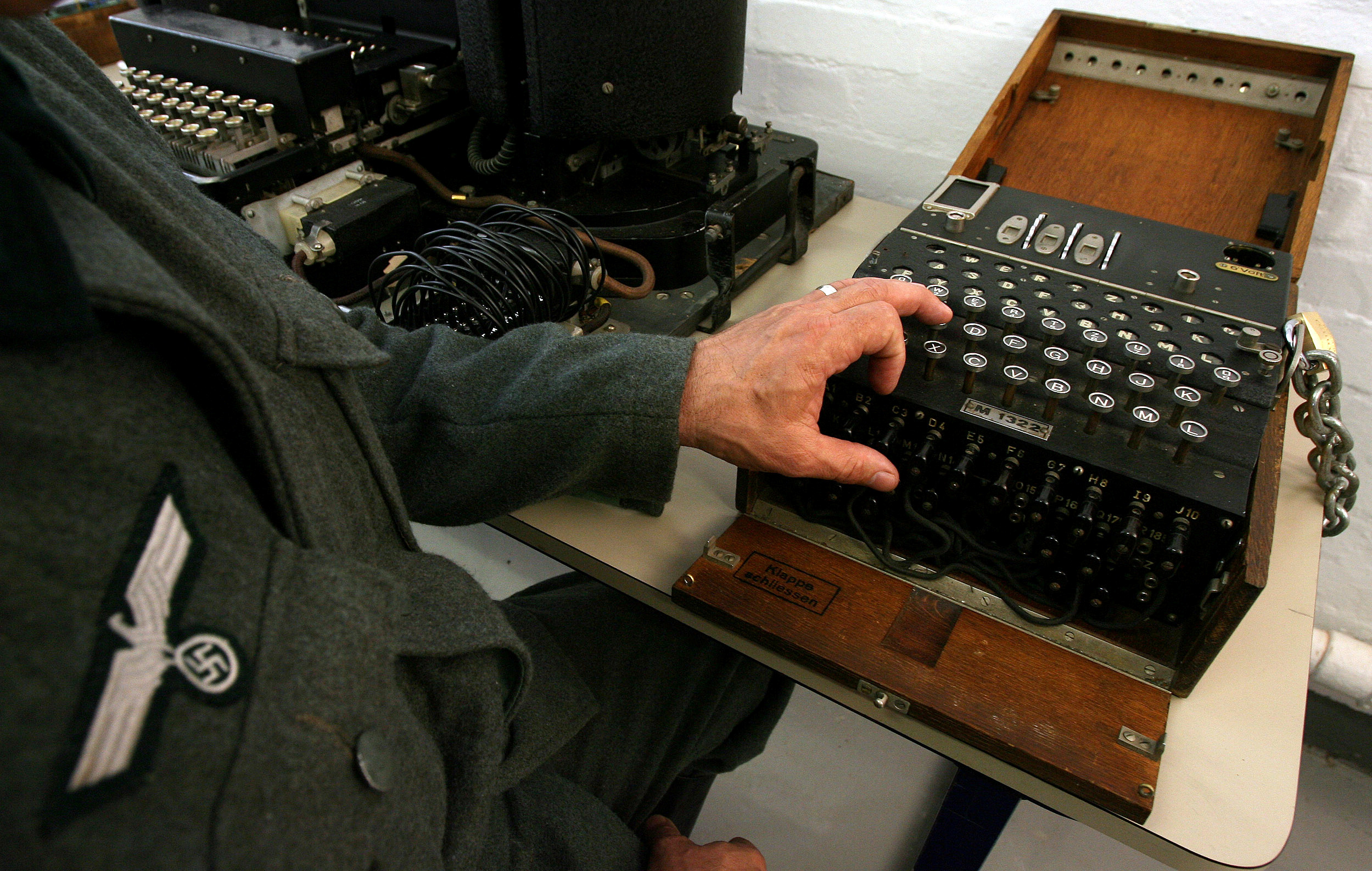 Buzos descubren máquina nazi Enigma de la Segunda Guerra Mundial en mar Báltico