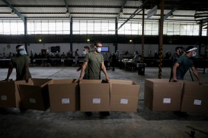 Venezuela vuelve a las urnas hundida en la pobreza extrema