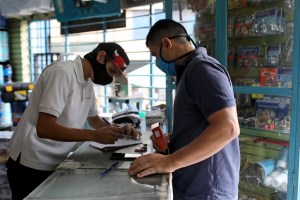 En pandemia e hiperinflación, trabajadores abandonan oficinas estatales en Venezuela por bajos salarios