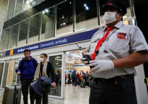Argentina suspende vuelos a Gran Bretaña tras aparición de nueva cepa de coronavirus