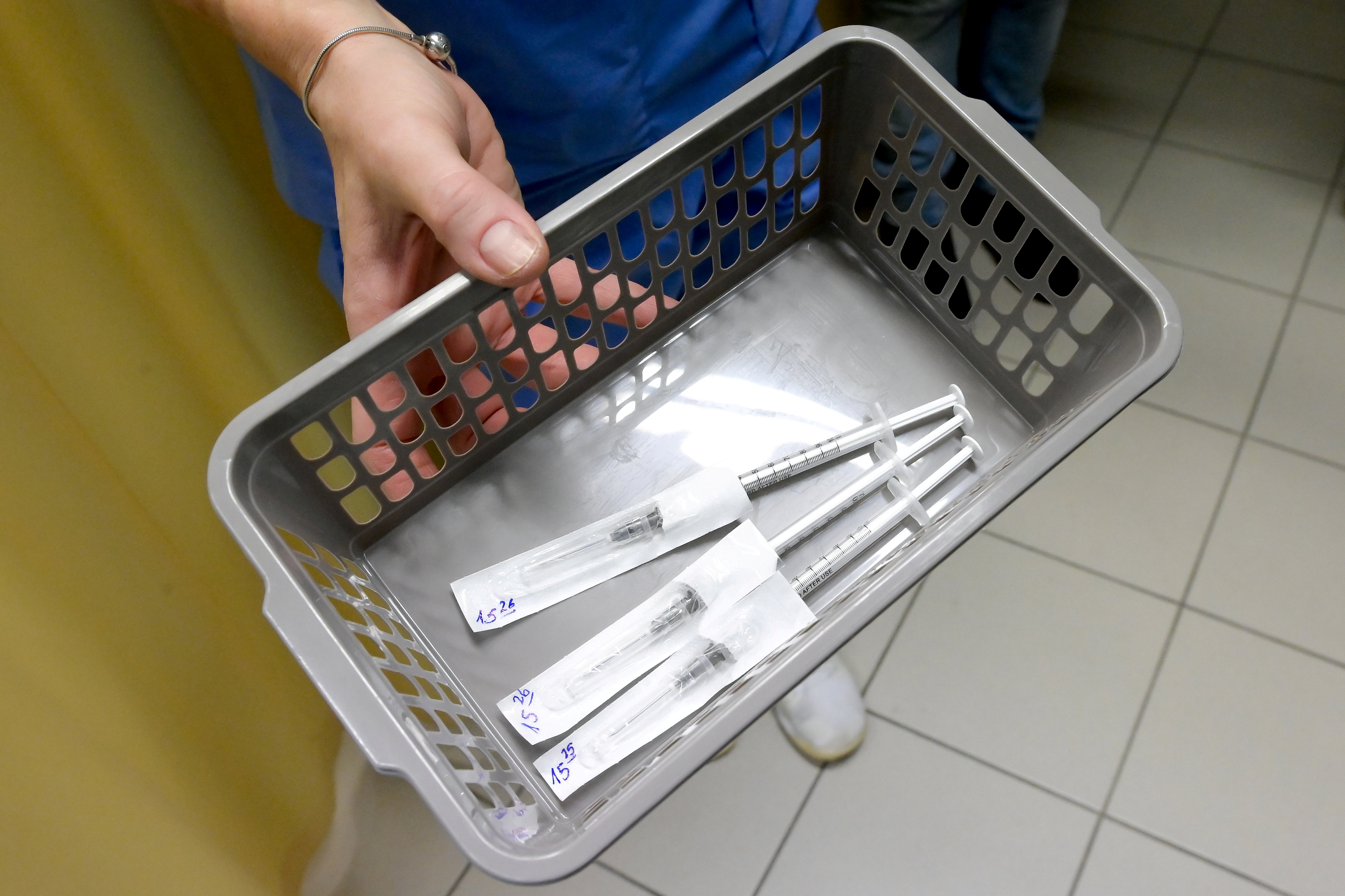 “Tenemos una nueva arma”: Europa lanza campañas de vacunación para acabar con el Covid-19