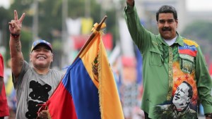 Habla la calle: Caraqueños rechazan el homenaje que Maduro le hará a Maradona (Video)