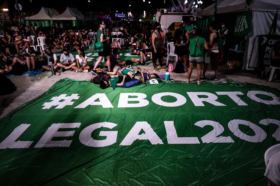 Senado argentino legaliza el aborto: Todos los detalles de la nueva ley impulsada por el kirchnerismo