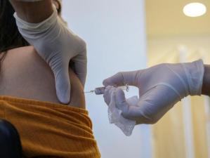 Una provincia china ya vacunó a más de 280 mil personas de “grupos de riesgo”
