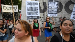 Víctima de violación da a luz a gemelos a la que se le negó su derecho a abortar en Argentina