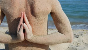 “Yoga desnudo”, el truco que usan canales pornográficos para “camuflarse” y esquivar la censura en YouTube