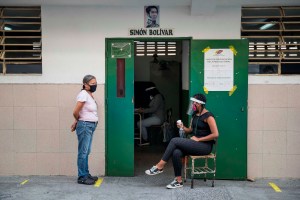 Distancia social en una jornada electoral a la venezolana