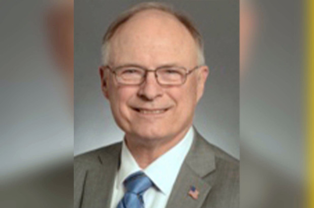 Senador de Minnesota murió por complicaciones derivadas del coronavirus