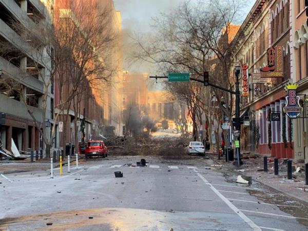 En VIDEO: El momento exacto de la explosión en Nashville, el vehículo avisaba de una bomba