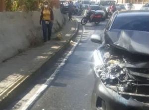 Derrame de combustible provocó múltiples colisiones en la carretera Panamericana (Fotos)