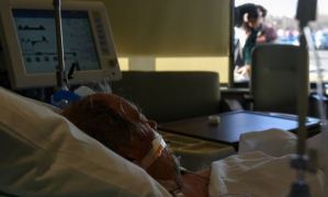 Horror en EEUU: Paciente con Covid-19 asesinó a su compañero de habitación con un tanque de oxígeno mientras rezaba