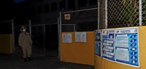 Centros de votación se quedaron sin electricidad durante la farsa electoral (Fotos)