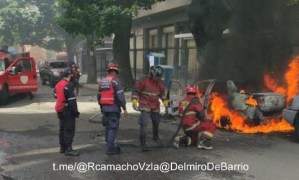 En Fotos: Se incendió vehículo en las adyacencias del Centro Comercial El Recreo