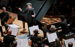 Gustavo Dudamel rindió tributo al compositor Manuel de Falla con un gran concierto en Los Ángeles