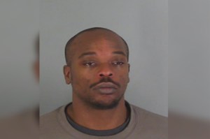 Lo arrestaron por prender fuego a su novia con gasolina en Carolina del Sur