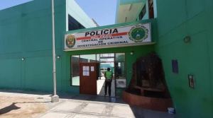 Detuvieron a sexagenario por “manosear” a dos adolecentes en una plaza de Perú