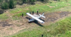 Autoridades de Honduras incautaron una avioneta procedente de Venezuela cargada con cocaína