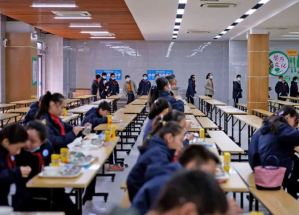 La novedosa tecnología de una escuela de Shanghái para bajar el riesgo de contagio por coronavirus