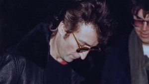 Un disco firmado y 5 balazos: La estremecedora radiografía del asesinato de John Lennon
