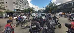 EN FOTOS: Reportan accidente entre un vehículo y un motorizado en la avenida Victoria