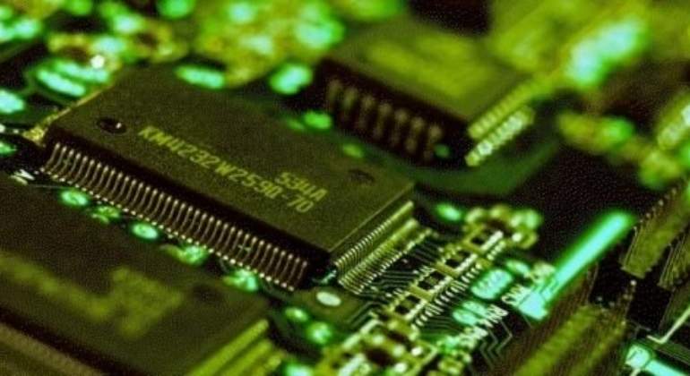 Escasez mundial de chips amenaza producción de portátiles, móviles y más - LaPatilla.com
