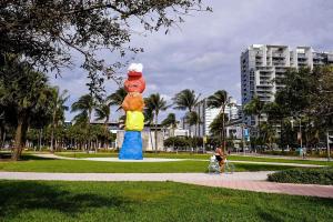 Entre nuevas galerías y colores, la semana del arte de Miami se reinventa en pandemia (Fotos)