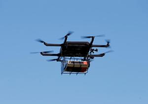 EEUU permitirá que pequeños drones sobrevuelen a las personas en la noche