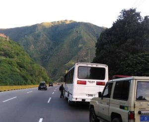 Abatidos dos delincuentes que robaban a pasajeros en la Caracas – La Guaira