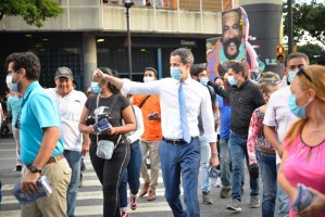 Guaidó recorrió estación de Metro de Caracas para promover la Consulta Popular (VIDEO)
