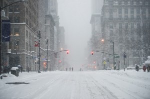 La tormenta invernal masiva que azota el noreste podría darle a Nueva York una Navidad blanca