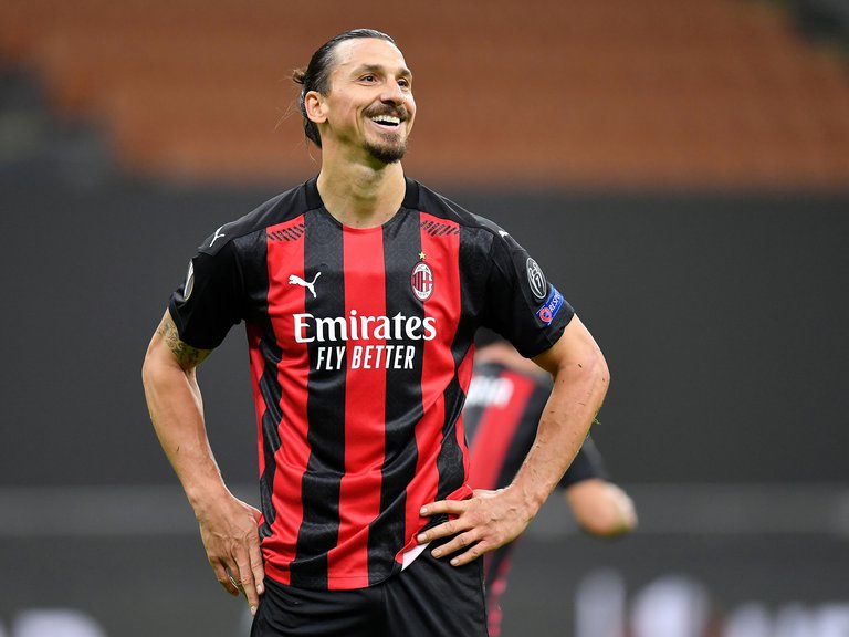 Zlatan Ibrahimovic renovó su contrato con el AC Milan hasta 2022