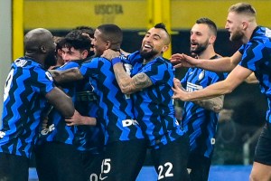 Inter se llevó el “derbi de Italia” frente a la Juventus y reforzó sus opciones del título