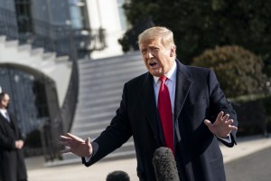 Trump dice que hay “cero riesgo” de que lo destituyan bajo la 25ª Enmienda